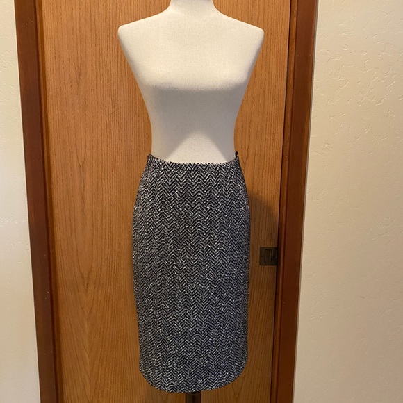 Designer Label Removed Dresses & Skirts - Beautiful Black & White Knit Skirt Size 8 Designer Label Removed Size 8